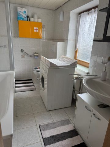 Baezimmer mit Waschmaschiene