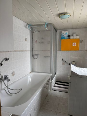 Baezimmer mit Waschmaschiene